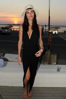 Hilary Rhoda feet photo thumbnail