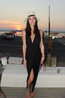 Hilary Rhoda feet photo thumbnail