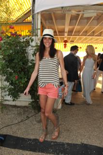 Hilary Rhoda feet photo thumbnail