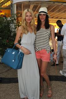 Hilary Rhoda feet photo thumbnail
