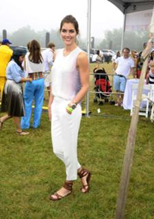 Hilary Rhoda feet photo thumbnail