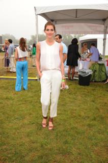 Hilary Rhoda feet photo thumbnail