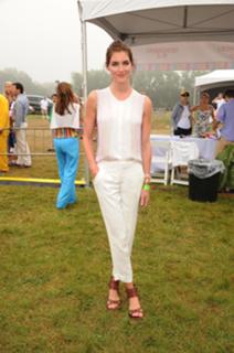 Hilary Rhoda feet photo thumbnail