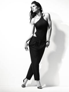 Hilary Rhoda feet photo thumbnail
