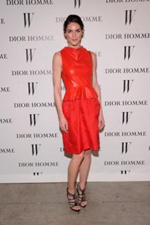 Hilary Rhoda feet photo thumbnail