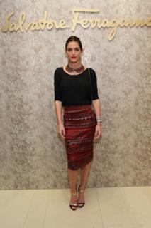 Hilary Rhoda feet photo thumbnail