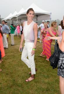 Hilary Rhoda feet photo thumbnail