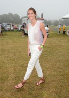 Hilary Rhoda feet photo thumbnail