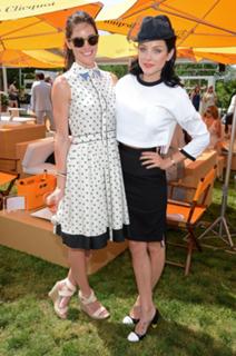 Hilary Rhoda feet photo thumbnail
