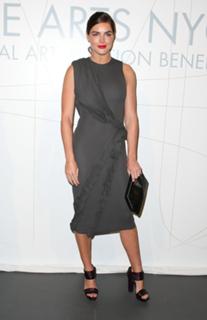 Hilary Rhoda feet photo thumbnail