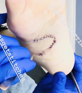 Hilary Shepard feet photo 14