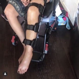 Hilary Shepard feet photo 13