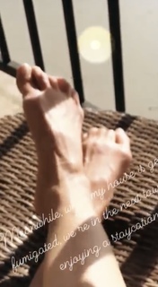 Hilary Shepard feet photo 8