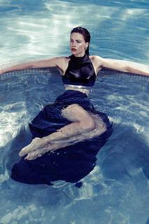 Hilary Swank feet photo thumbnail
