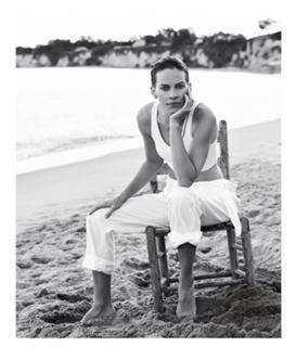 Hilary Swank feet photo thumbnail