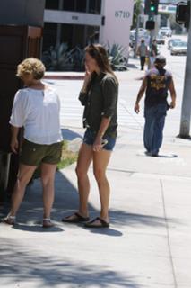 Hilary Swank feet photo thumbnail