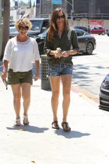 Hilary Swank feet photo thumbnail