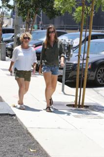 Hilary Swank feet photo thumbnail