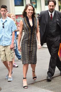 Hilary Swank feet photo thumbnail