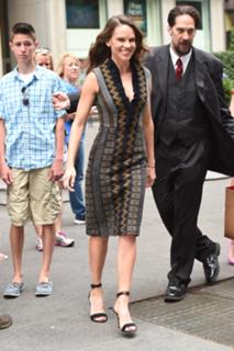 Hilary Swank feet photo thumbnail