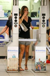 Hilary Swank feet photo thumbnail