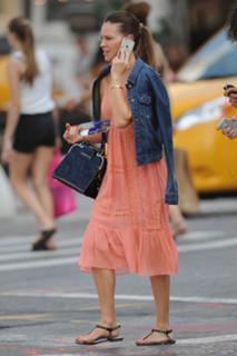 Hilary Swank feet photo thumbnail