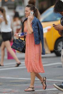 Hilary Swank feet photo thumbnail