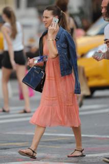 Hilary Swank feet photo thumbnail