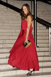 Hilary Swank feet photo thumbnail
