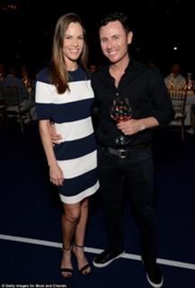 Hilary Swank feet photo thumbnail