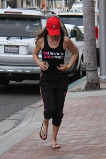Hilary Swank feet photo thumbnail