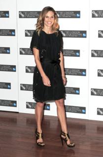 Hilary Swank feet photo thumbnail