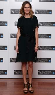 Hilary Swank feet photo thumbnail