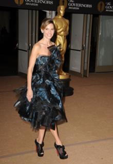 Hilary Swank feet photo thumbnail