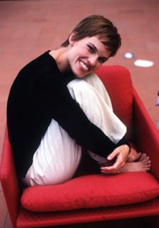 Hilary Swank feet photo thumbnail