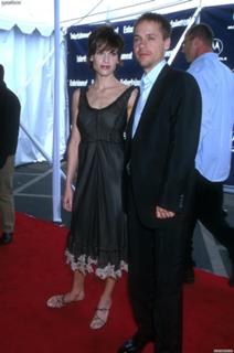 Hilary Swank feet photo thumbnail