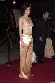 Hilary Swank feet photo thumbnail