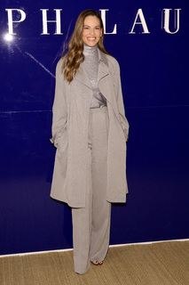 Hilary Swank feet photo thumbnail