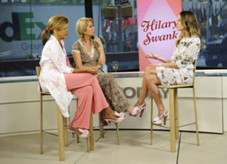 Hilary Swank feet photo thumbnail