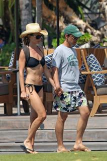 Hilary Swank feet photo thumbnail