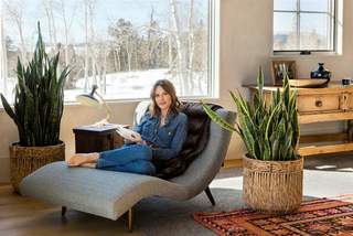 Hilary Swank feet photo thumbnail