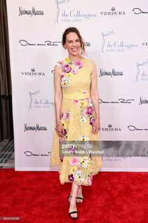 Hilary Swank feet photo 9