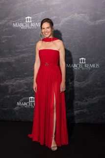 Hilary Swank feet photo 7