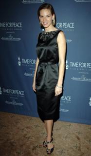 Hilary Swank feet photo thumbnail
