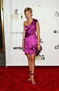 Hilary Swank feet photo thumbnail