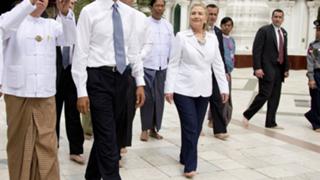 Hillary Clinton feet photo thumbnail