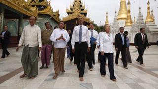 Hillary Clinton feet photo thumbnail
