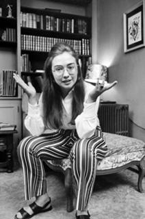 Hillary Clinton feet photo thumbnail