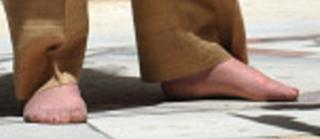 Hillary Clinton feet photo thumbnail