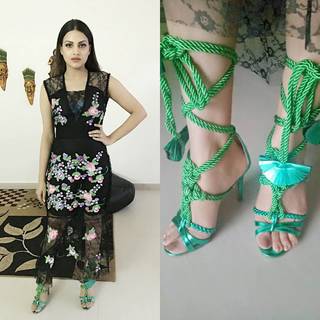 Himanshi Khurana feet photo thumbnail